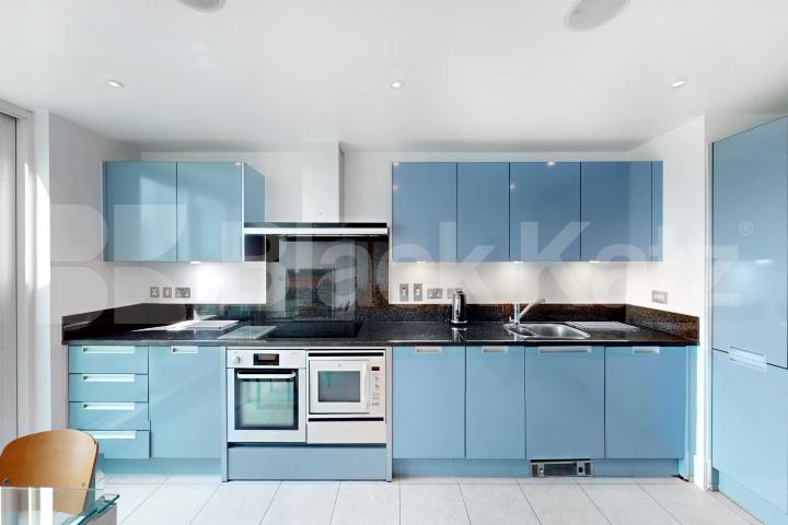 Stunning 3 bed 3 bath overlooking the Thames Flagstaff House St George Wharf, Vauxhall